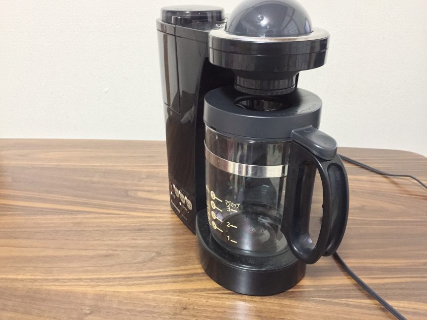 コスパ抜群電動ミルつきコーヒーメーカー！手軽に豆から挽いて飲める