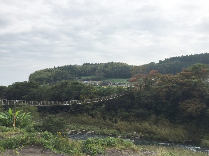 原尻の滝にかかる吊り橋