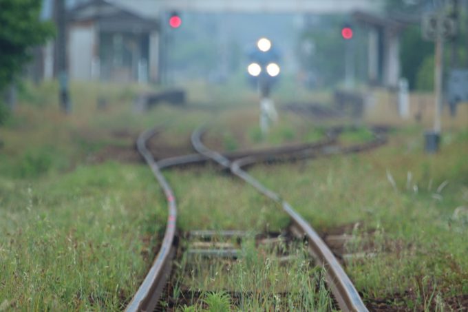 彼方に見える列車