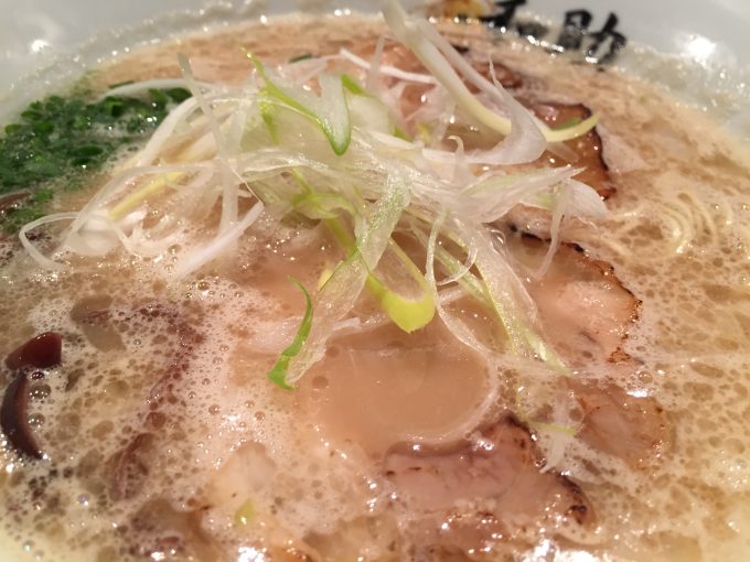 とんこつラーメンのアップ