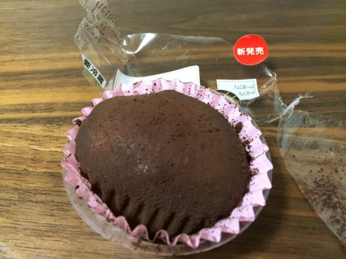 チョコクリームわらびの包みを開けた状態