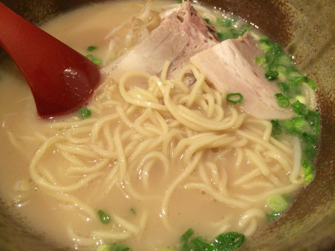 麺NEAROの豚骨ラーメンの麺