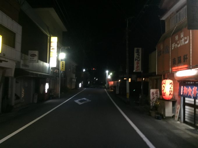 暗めの日南市の飲食街