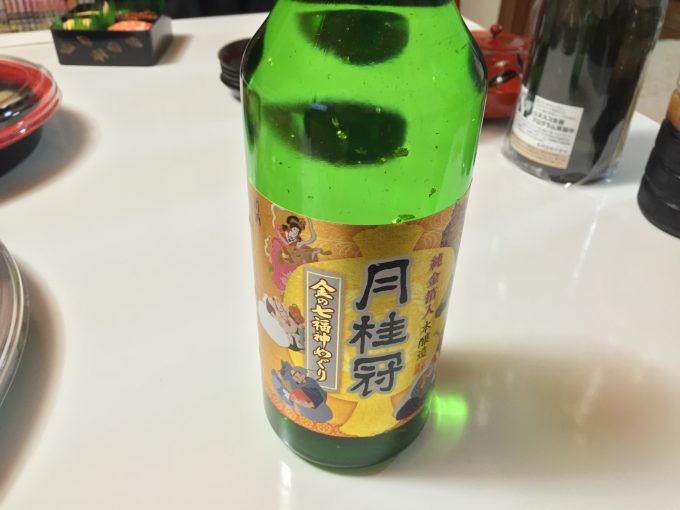 金箔が入った正月用の酒