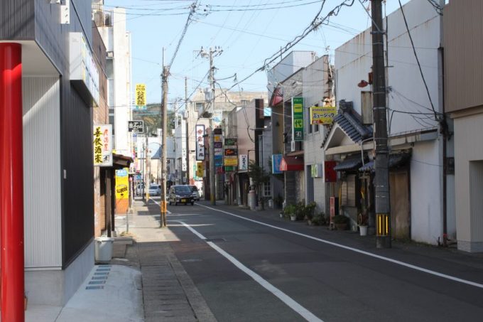 油津の飲食店街の街並み