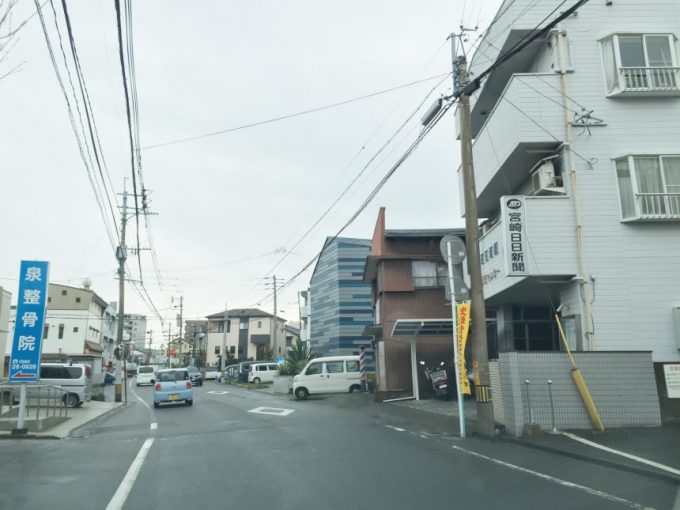 アンオーの前の道路