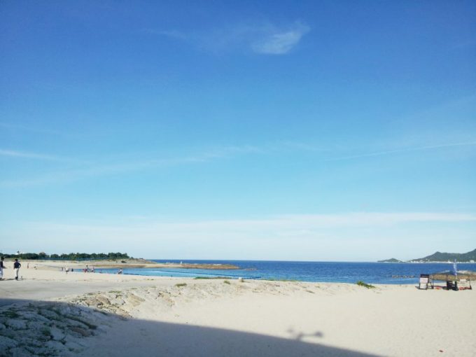 青い空と白い砂浜