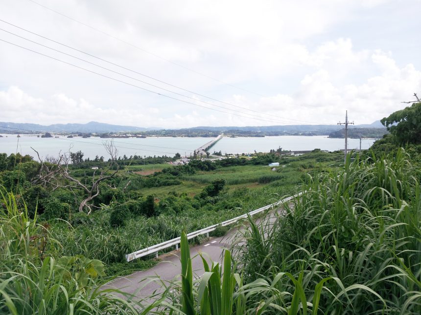 古宇利島から眺める古宇利大橋