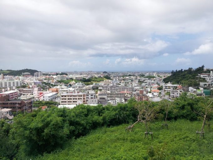 旧海軍司令部壕の丘の上からの眺め