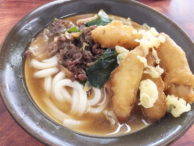 牧のうどんの「肉＆ごぼう天うどん」