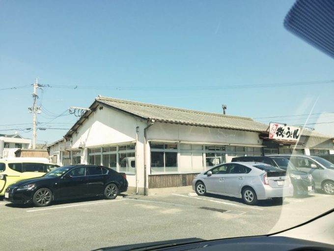 車内から撮影した牧のうどん