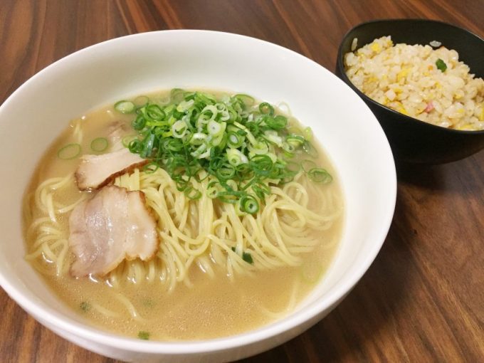 レー麺とやきめし。冷凍食品でラーメンセット