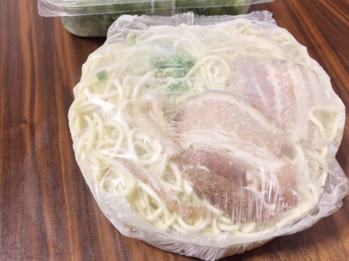 ラーメン横綱の中に入っている具材と麺