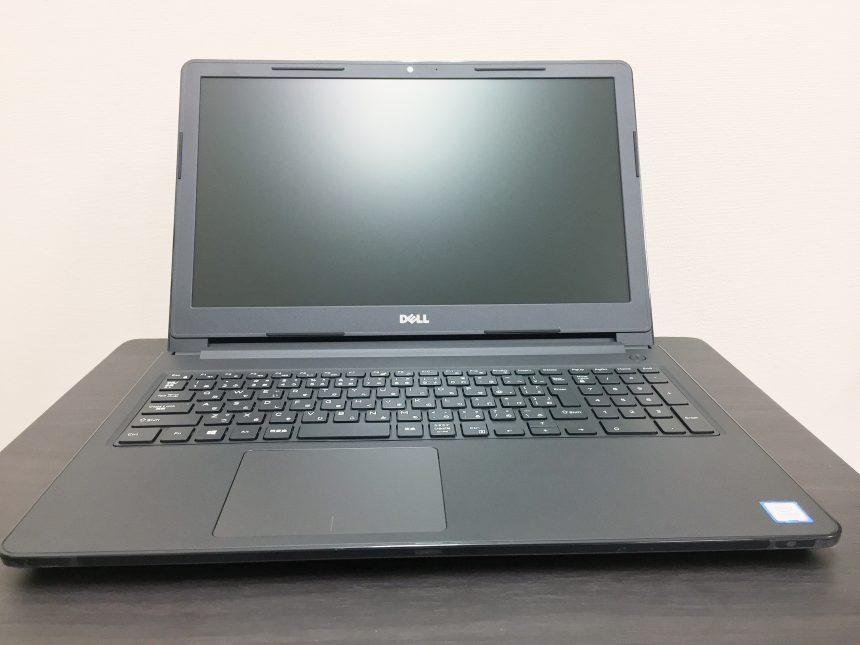 Dell vostro15-3000-3568を開いた状態。前面から