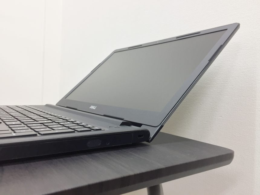 Dell vostro15-3000-3568を全開に開いた状態