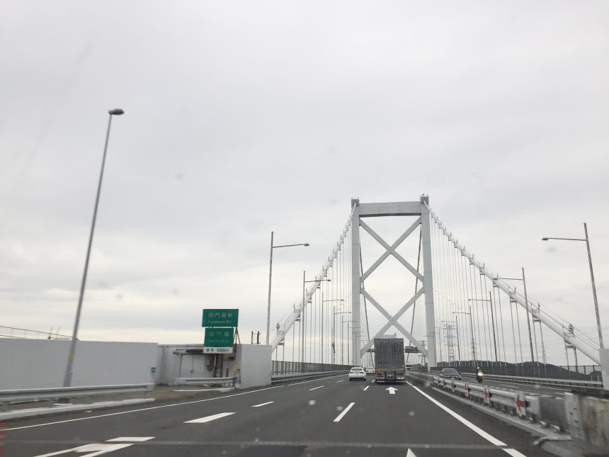 関門海峡の橋の上の景色