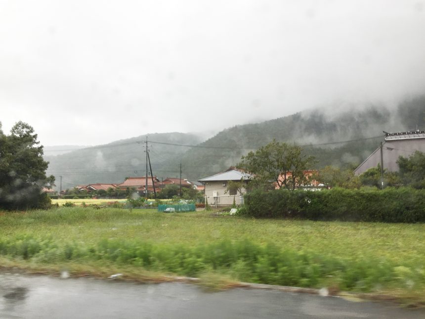 のどかな風景。山口県は赤屋根瓦の家が目立つ。