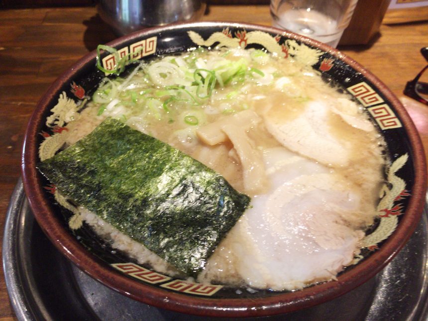 風来軒本店の豚骨ラーメン