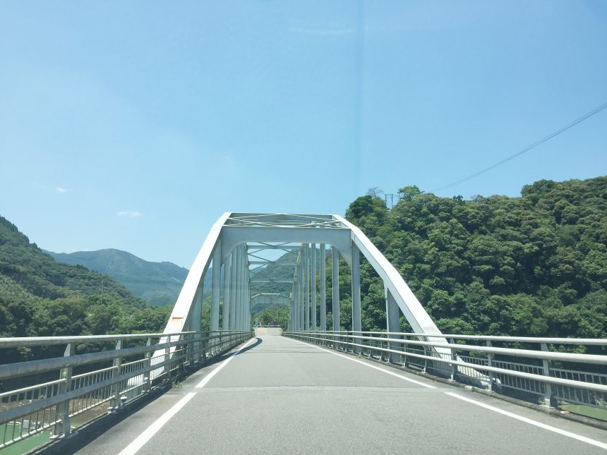 西米良村への道路へかかる橋