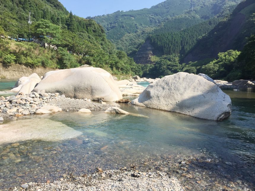 天然プールのようになっていた、西米良の川