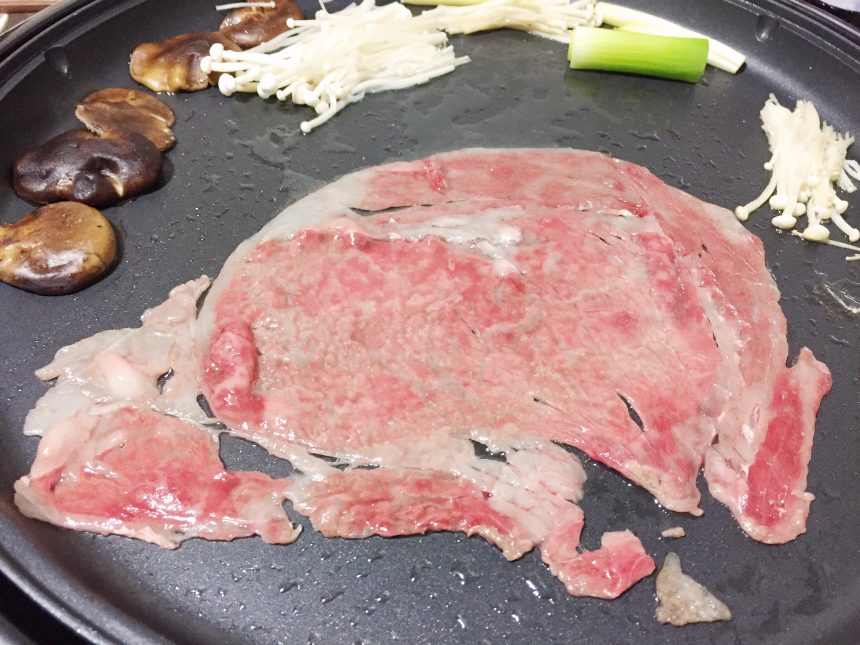 薄すぎて、ホットプレートに置いた瞬間焼ける、霜降り肉