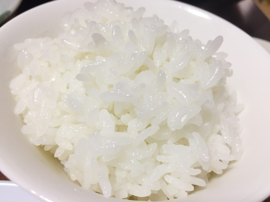 白米のアップ。お米がたっておいしい。