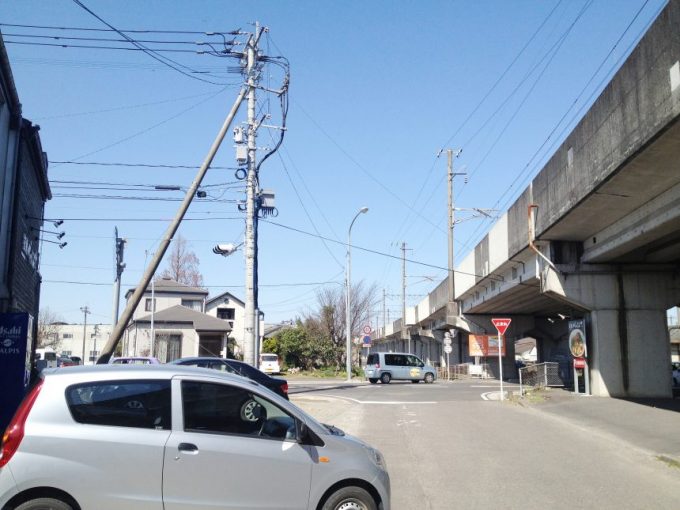 ラーメンべっぷんちの横は西都城駅の高架