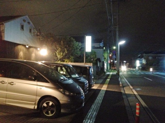 林太郎の前の道路。住宅街で静か