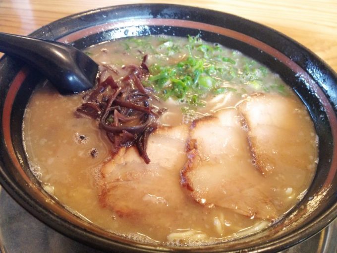 極豚のラーメン（黒トントン）