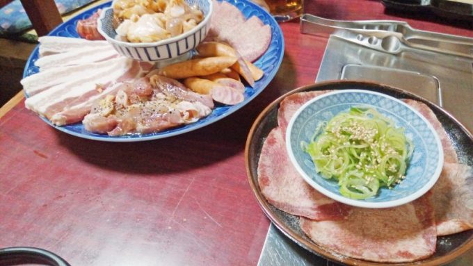 ファミリーセットみたいな焼肉の盛り合わせ