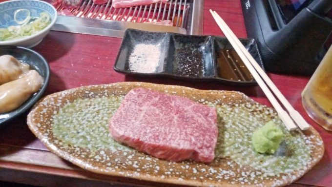 皿にのったいい肉