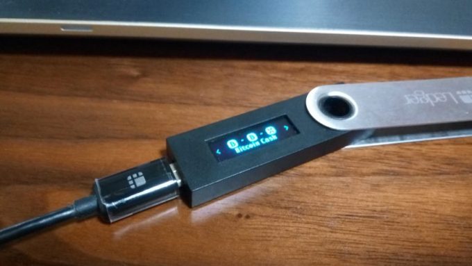 再度ビットコインとビットコインキャッシュアプリをインストール（Ledger Nano S）