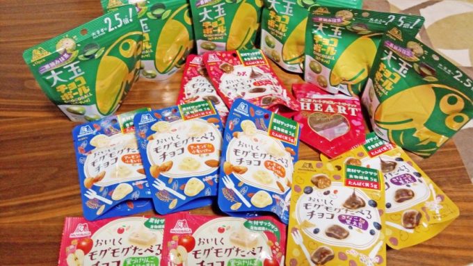 アメ横のチョコレート叩き売りで買った大量のチョコ。抹茶チョコボールともぐもぐチョコが大量