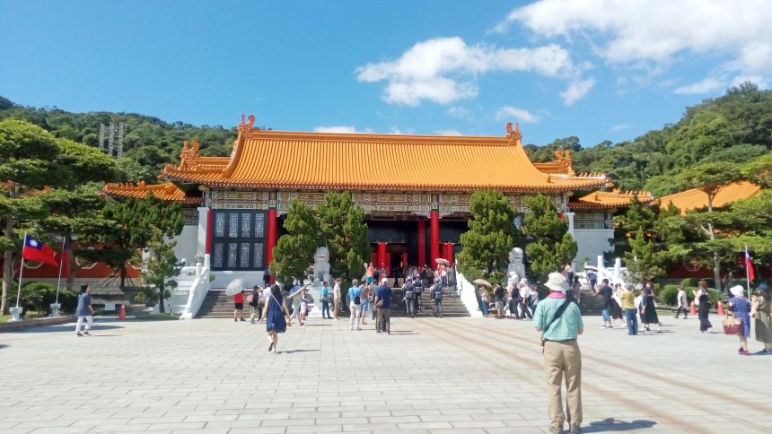 忠烈祠。オレンジ色の屋根の建物がきれい