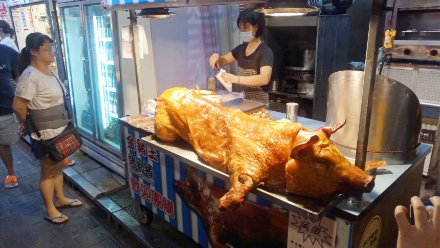 豚の丸焼きがガチ。