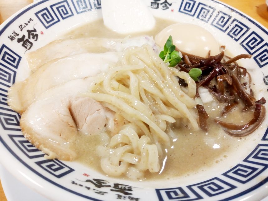 海のトリトンラーメンは全粒粉？太麺