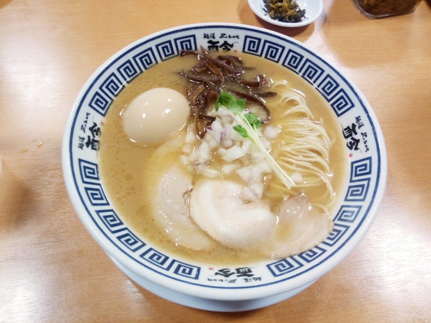 見るからに濃厚そうな而今の醤油ラーメン